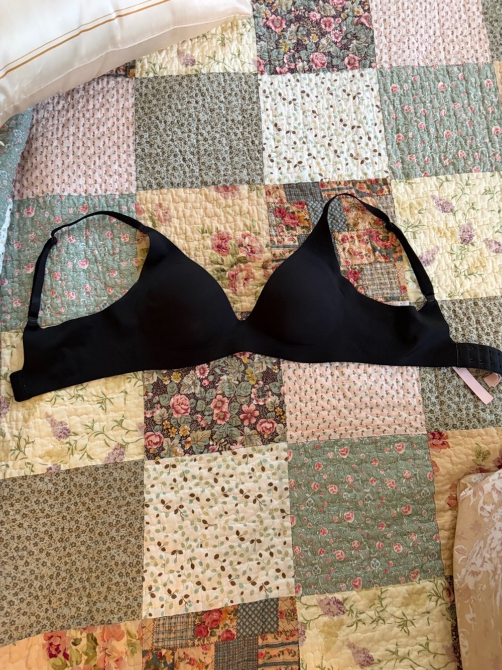 Victoria's Secret Black Wireless seamless Push Up Bra
